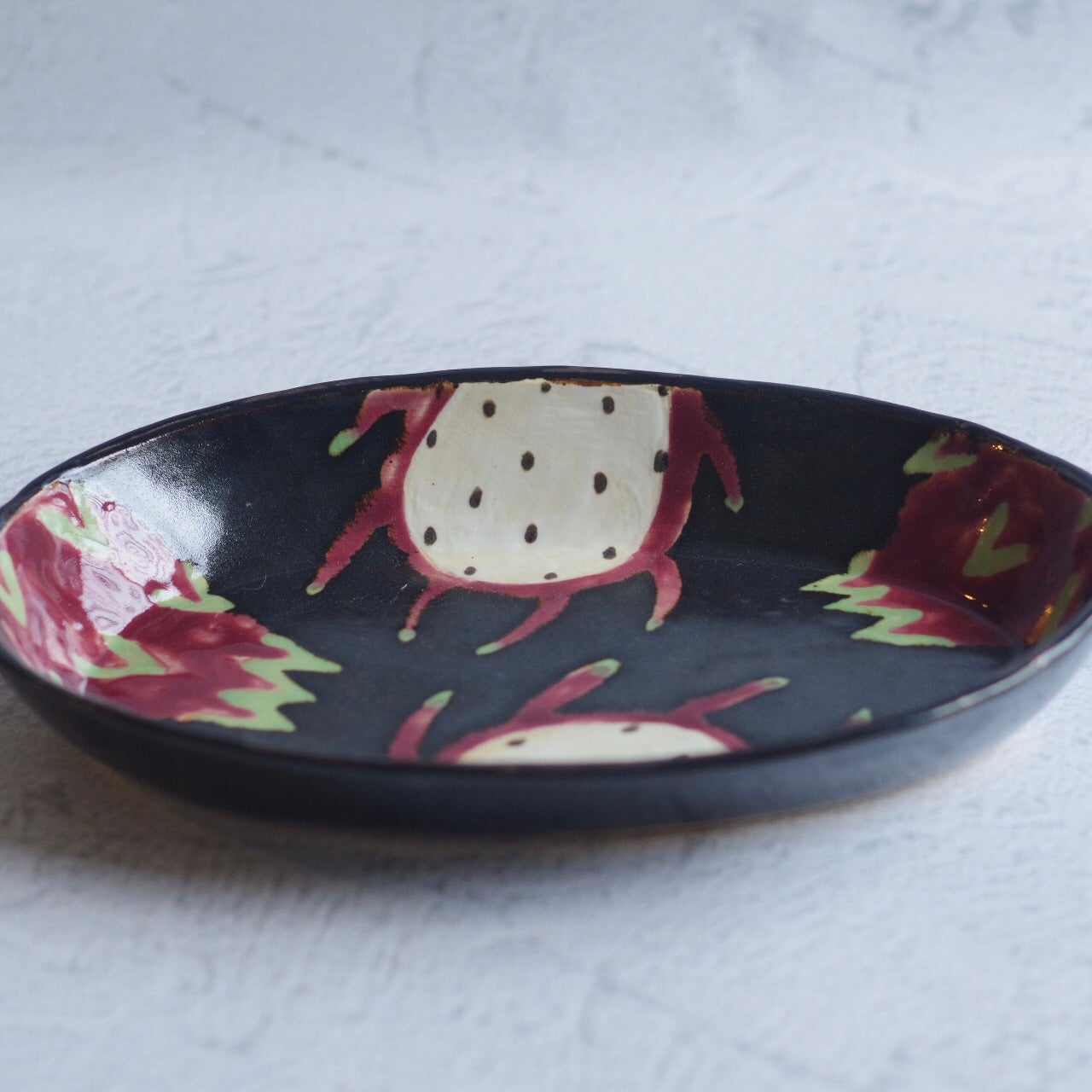 やちむん【アトリエクッチャネ】フルーツオーバル皿・ドラゴンフルーツ