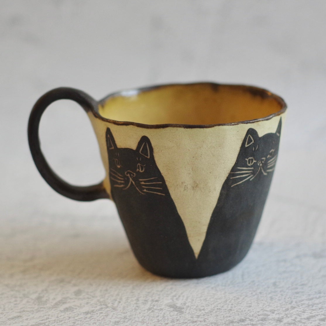 やちむん【工房シシカム】猫のマグカップ | やちむんと暮らしの道具mano