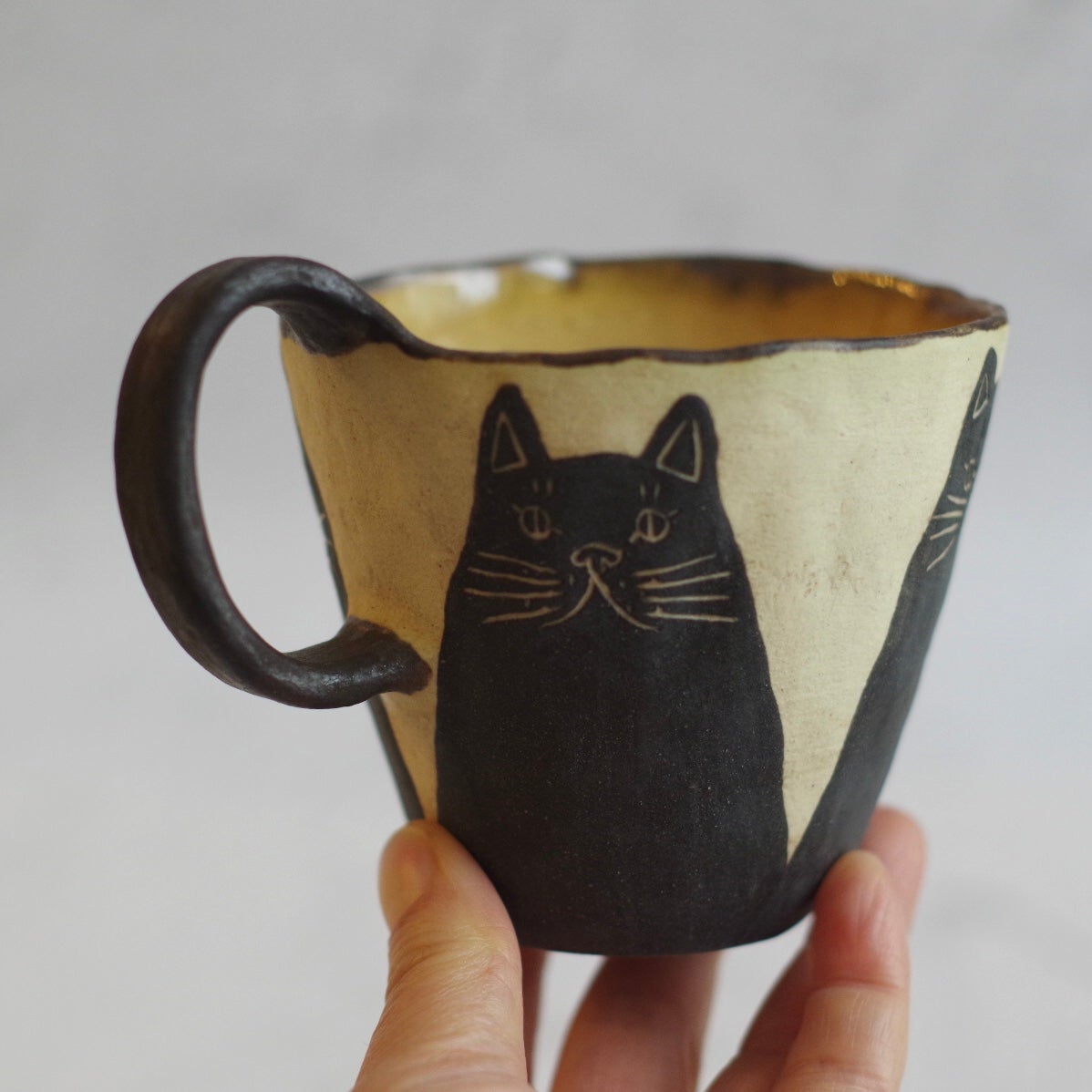 やちむん【工房シシカム】猫のマグカップ | やちむんと暮らしの道具mano