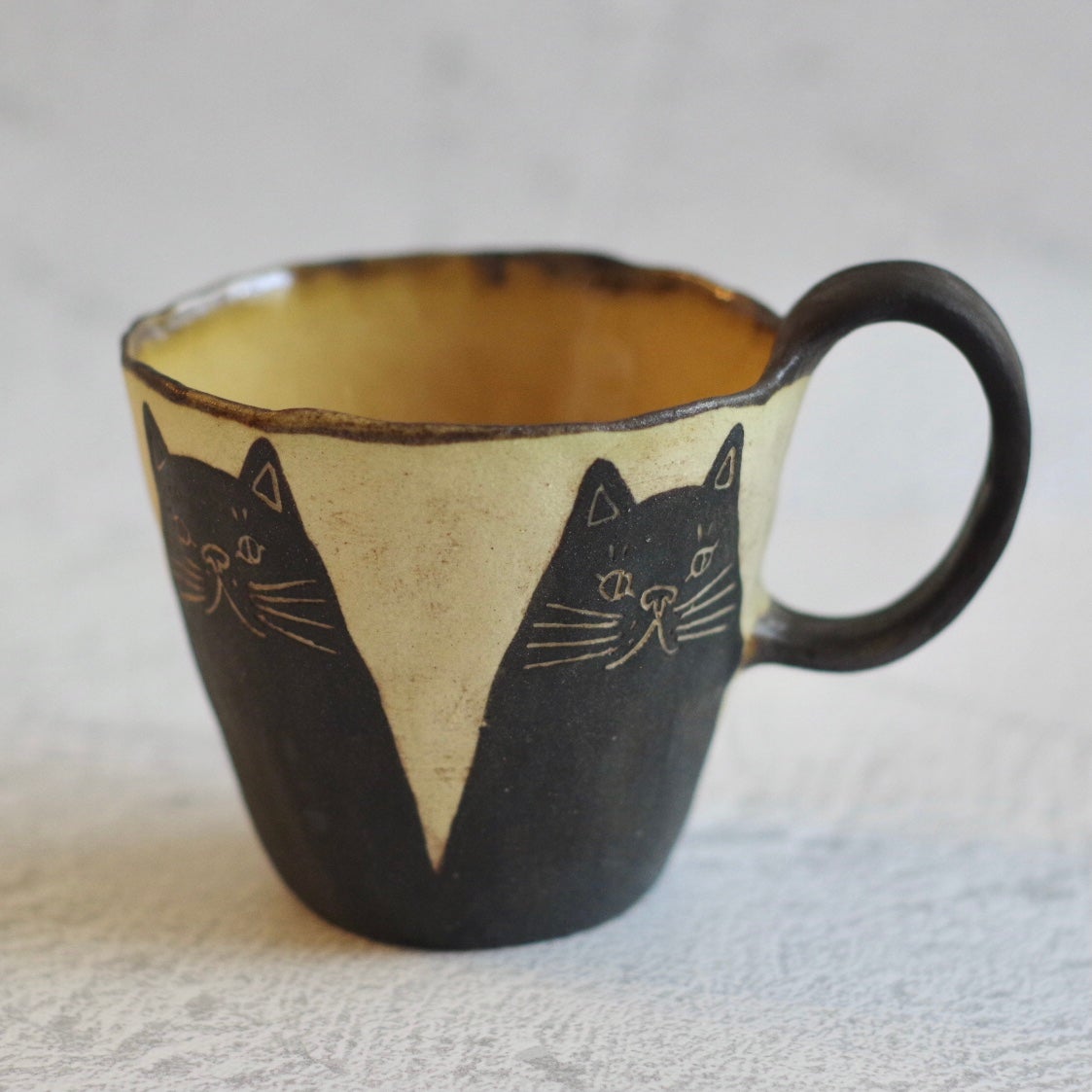 やちむん【工房シシカム】猫のマグカップ | やちむんと暮らしの道具mano