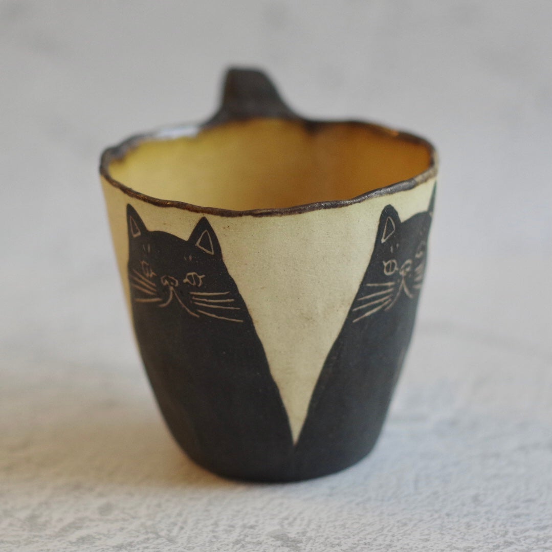 やちむん【工房シシカム】猫のマグカップ | やちむんと暮らしの道具mano